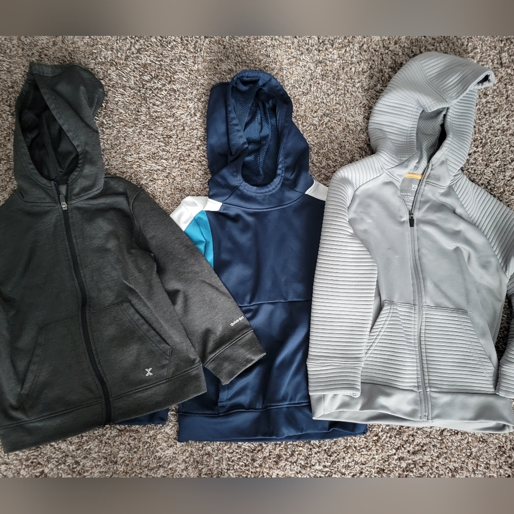 Boys size 6/7 hoodie bundle
